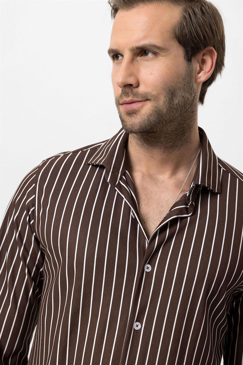 قميص رجالي مخطط بقصة ضيقة وأكمام طويلة