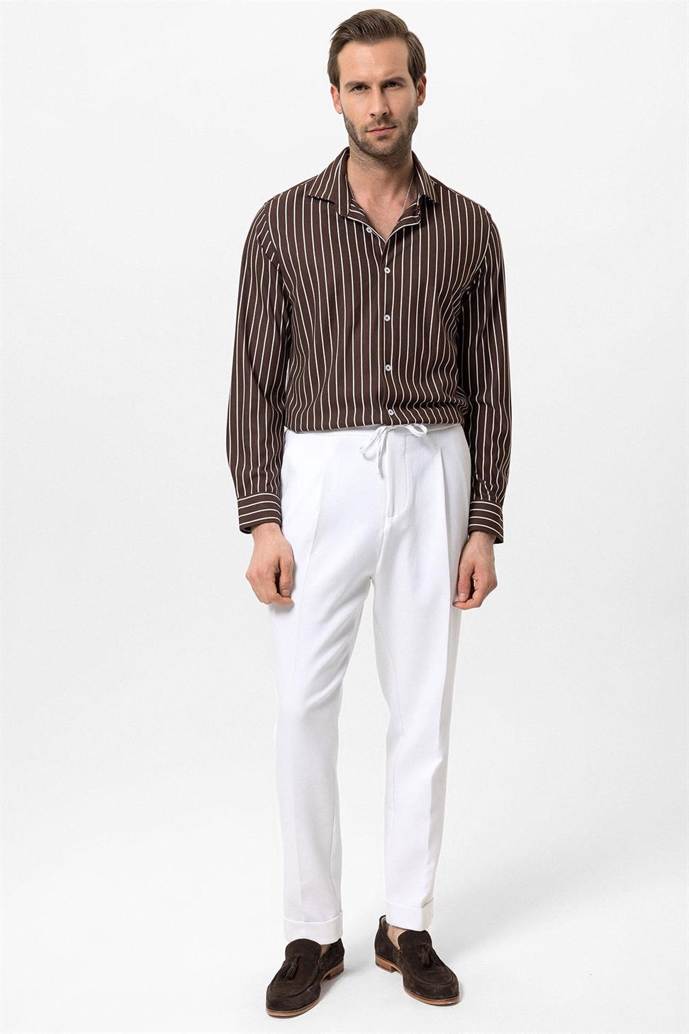 قميص رجالي مخطط بقصة ضيقة وأكمام طويلة