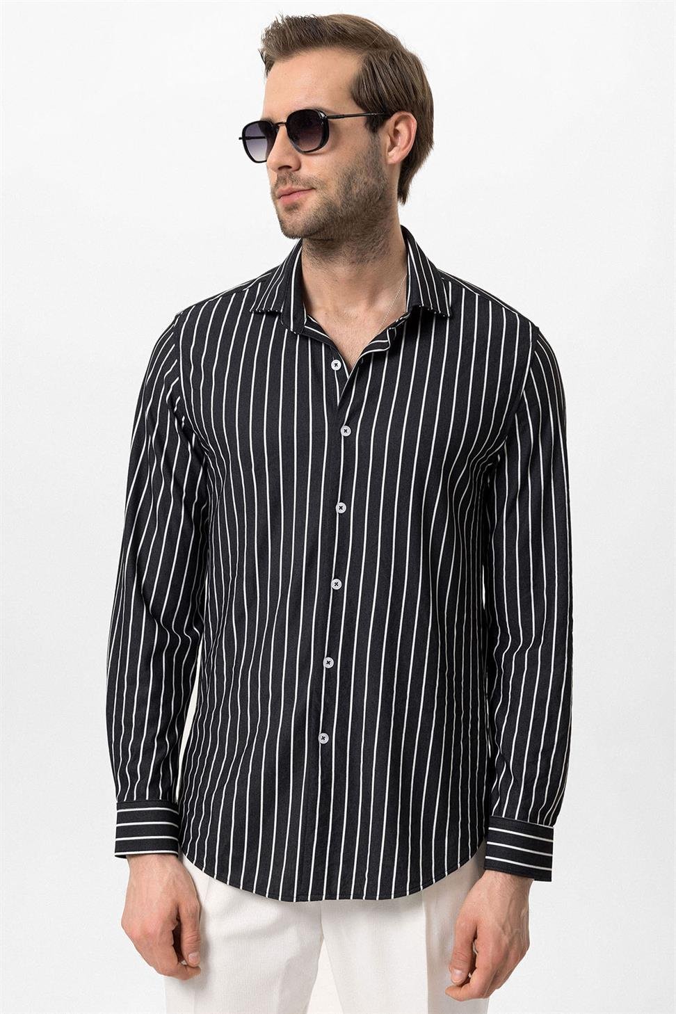 قميص رجالي مخطط بقصة ضيقة وأكمام طويلة