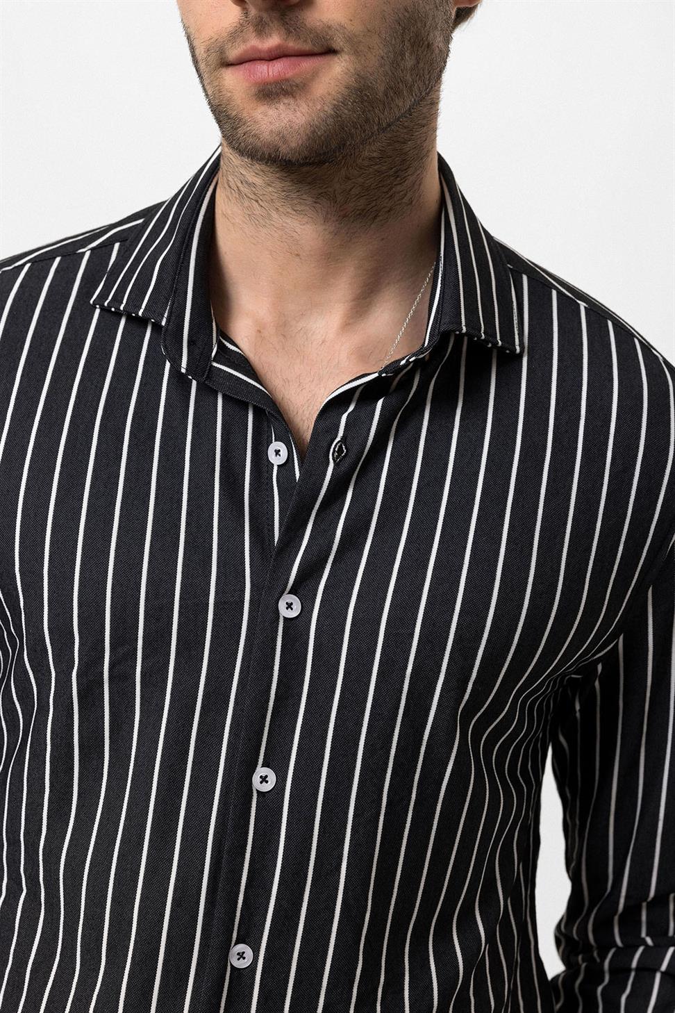 قميص رجالي مخطط بقصة ضيقة وأكمام طويلة