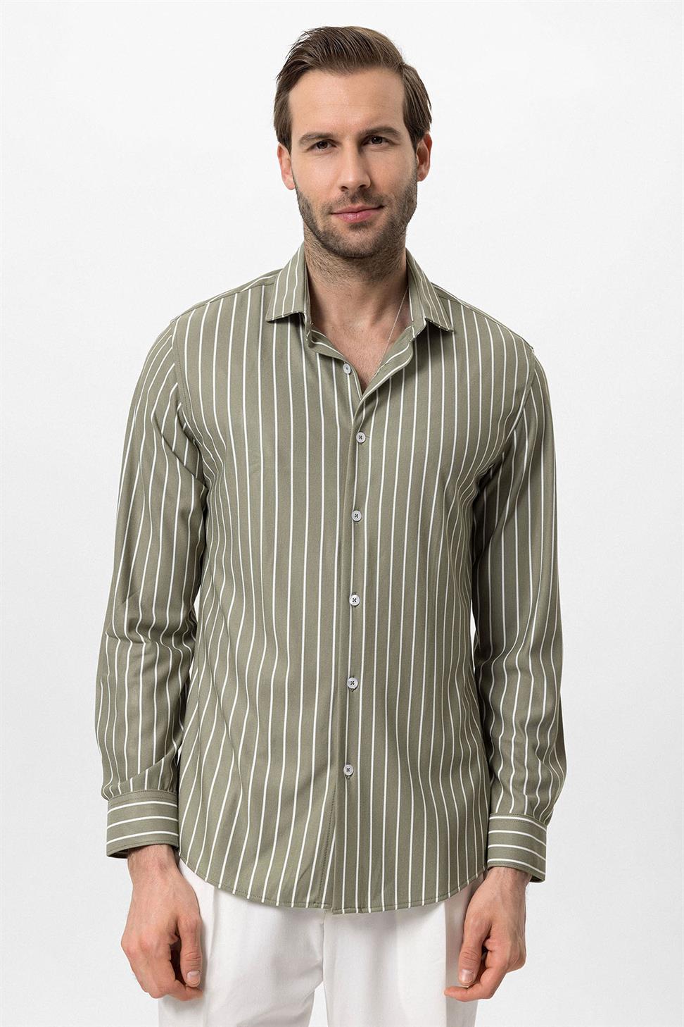 قميص رجالي مخطط بقصة ضيقة وأكمام طويلة