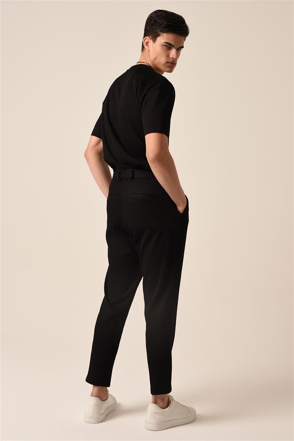 بنطال مضلع بقصة ضيقة