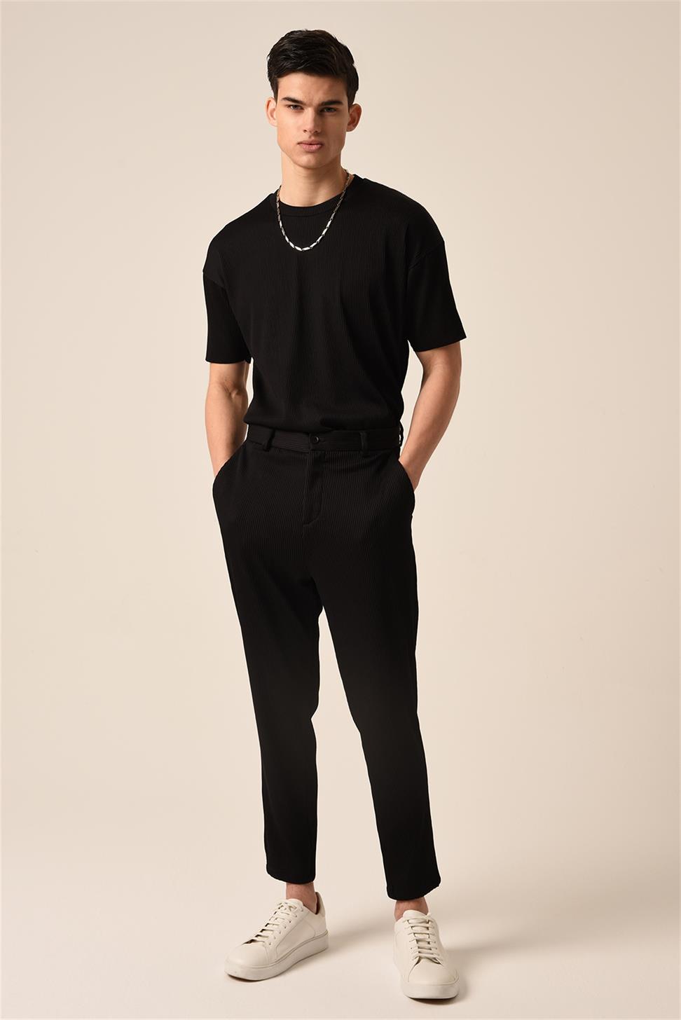 بنطال مضلع بقصة ضيقة