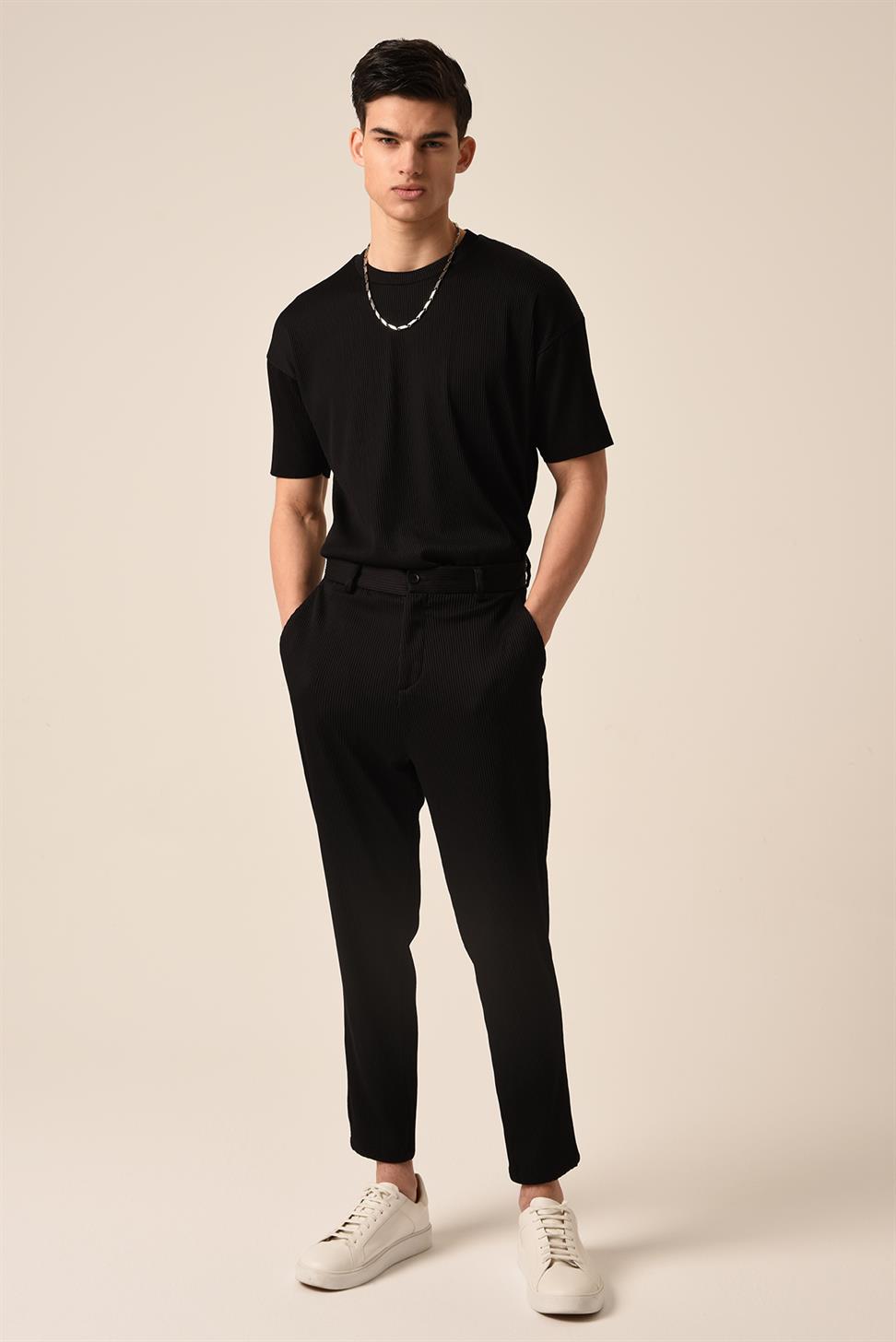 بنطال مضلع بقصة ضيقة