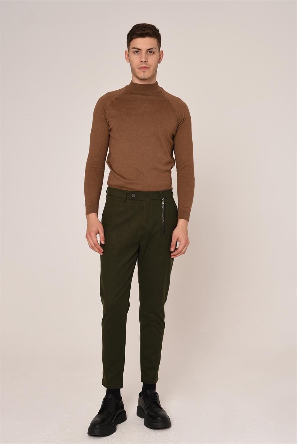 بنطلون قماش الفانيلا ذو قصة ضيقة