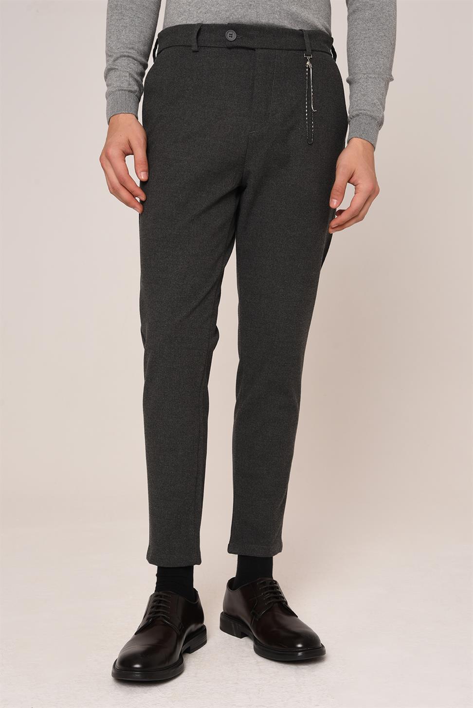 بنطلون قماش الفانيلا ذو قصة ضيقة