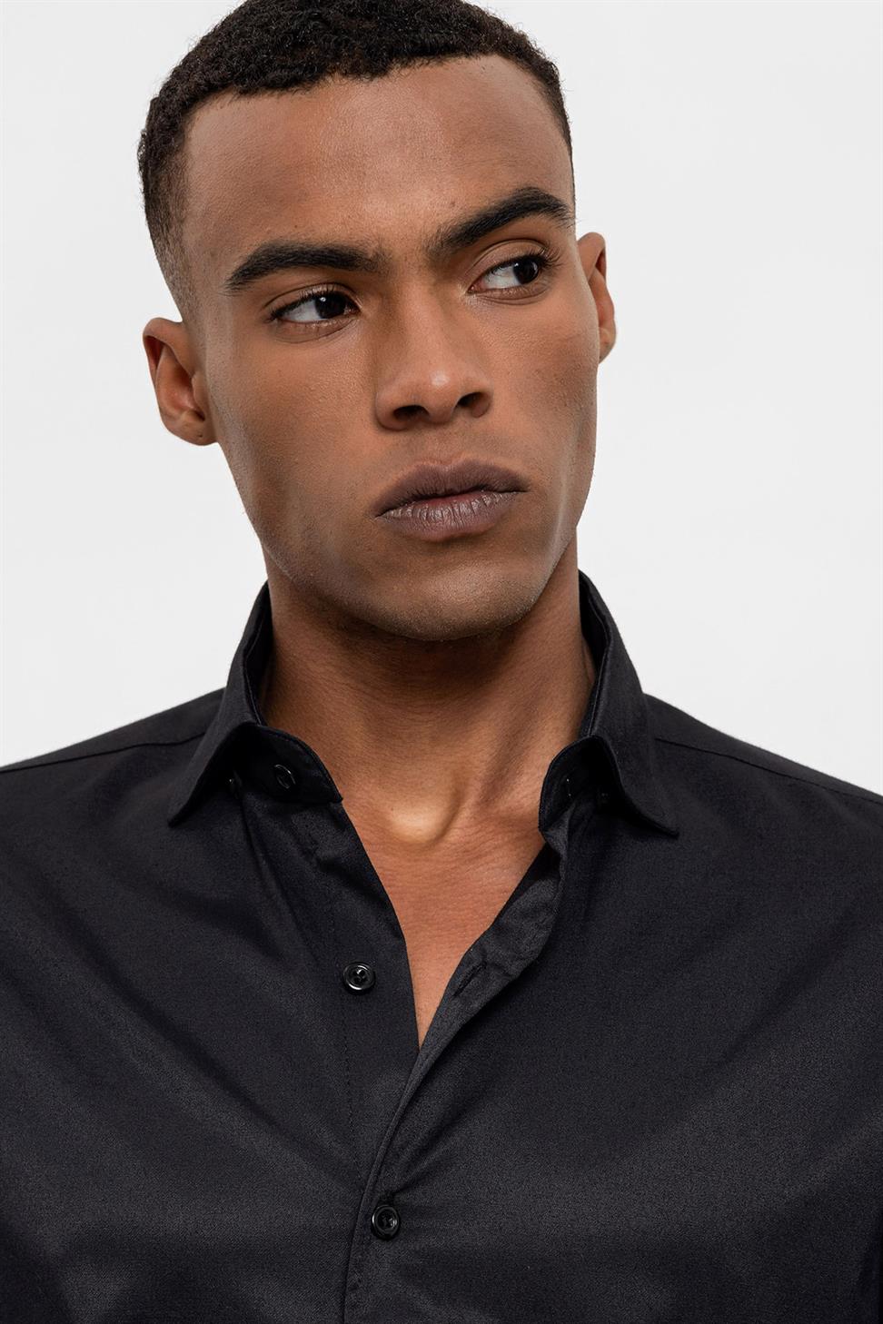 قميص رجالي بقصة ضيقة وأكمام طويلة