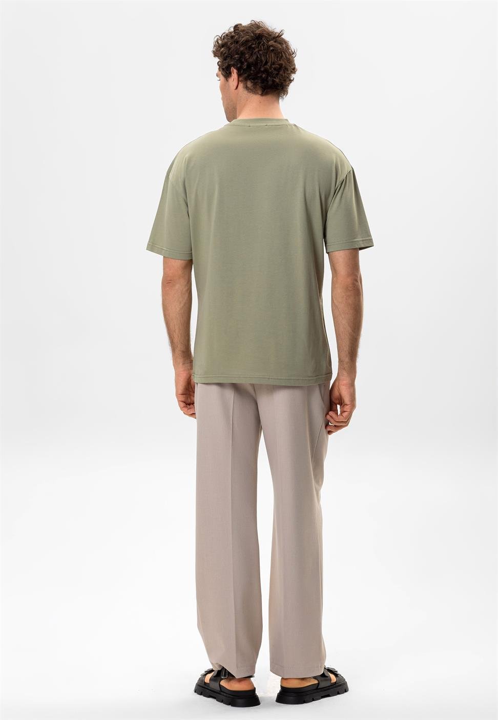 تي شيرت رجالي مطبوع كبير الحجم