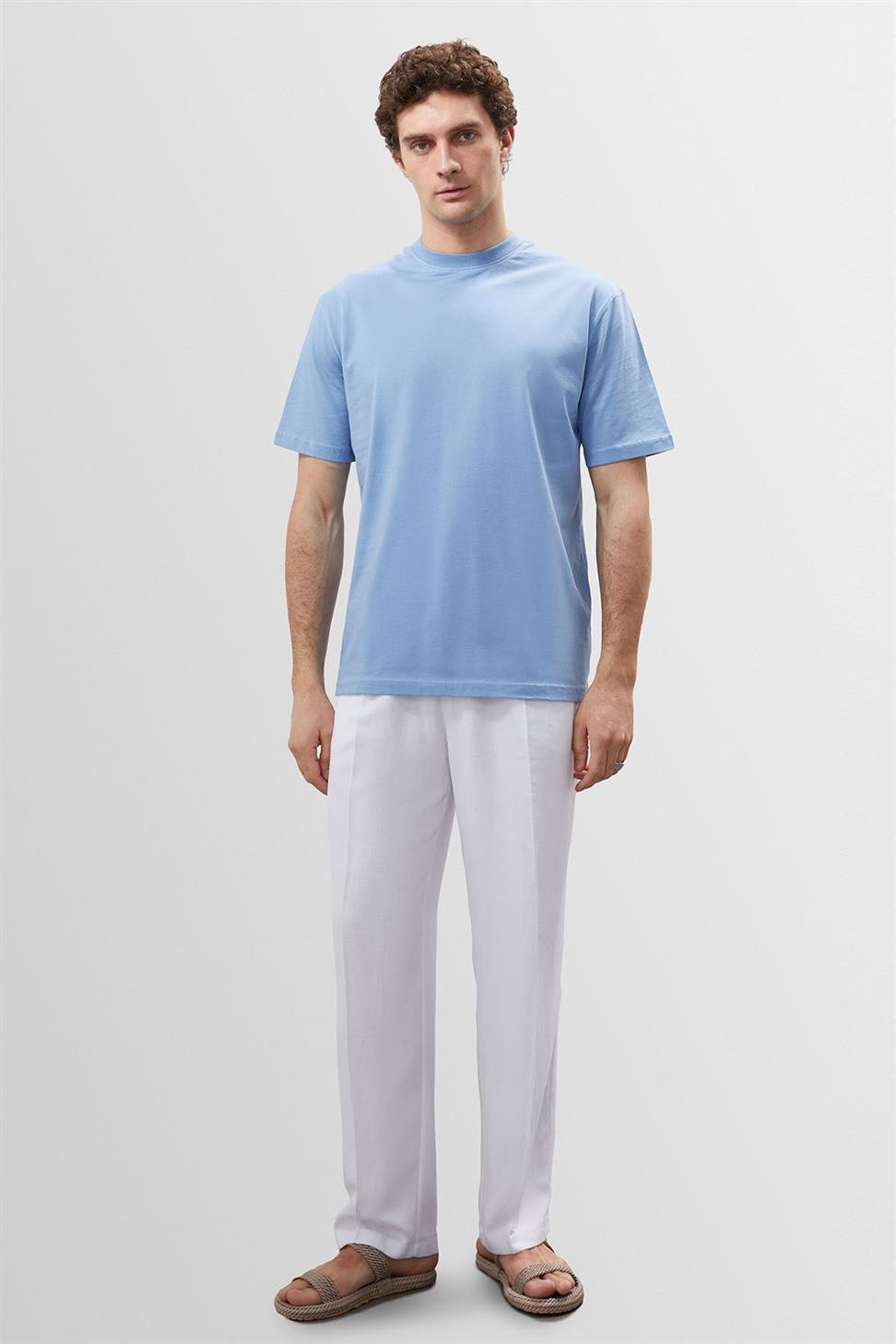 طاقم الرقبة الأساسية تي شيرت