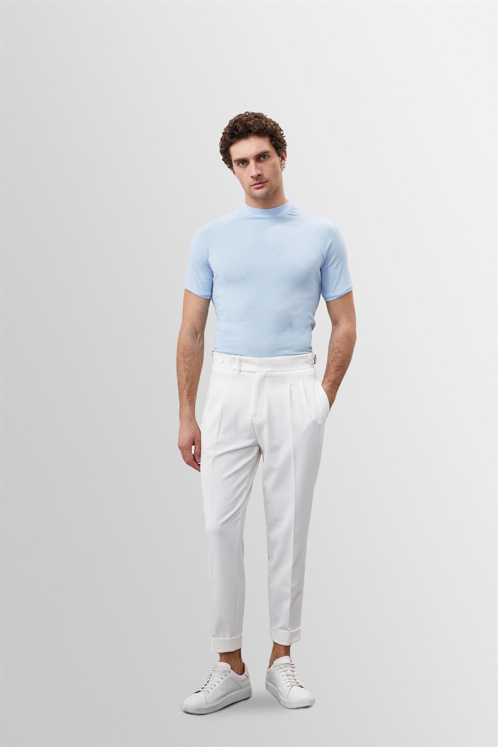 تي شيرت رجالي بقصة ضيقة وياقة دائرية