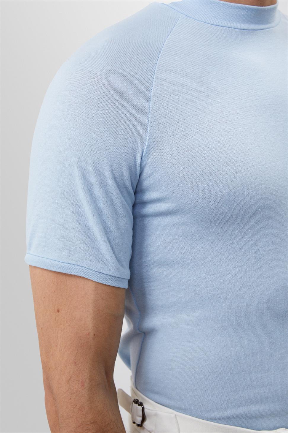 تي شيرت رجالي بقصة ضيقة وياقة دائرية