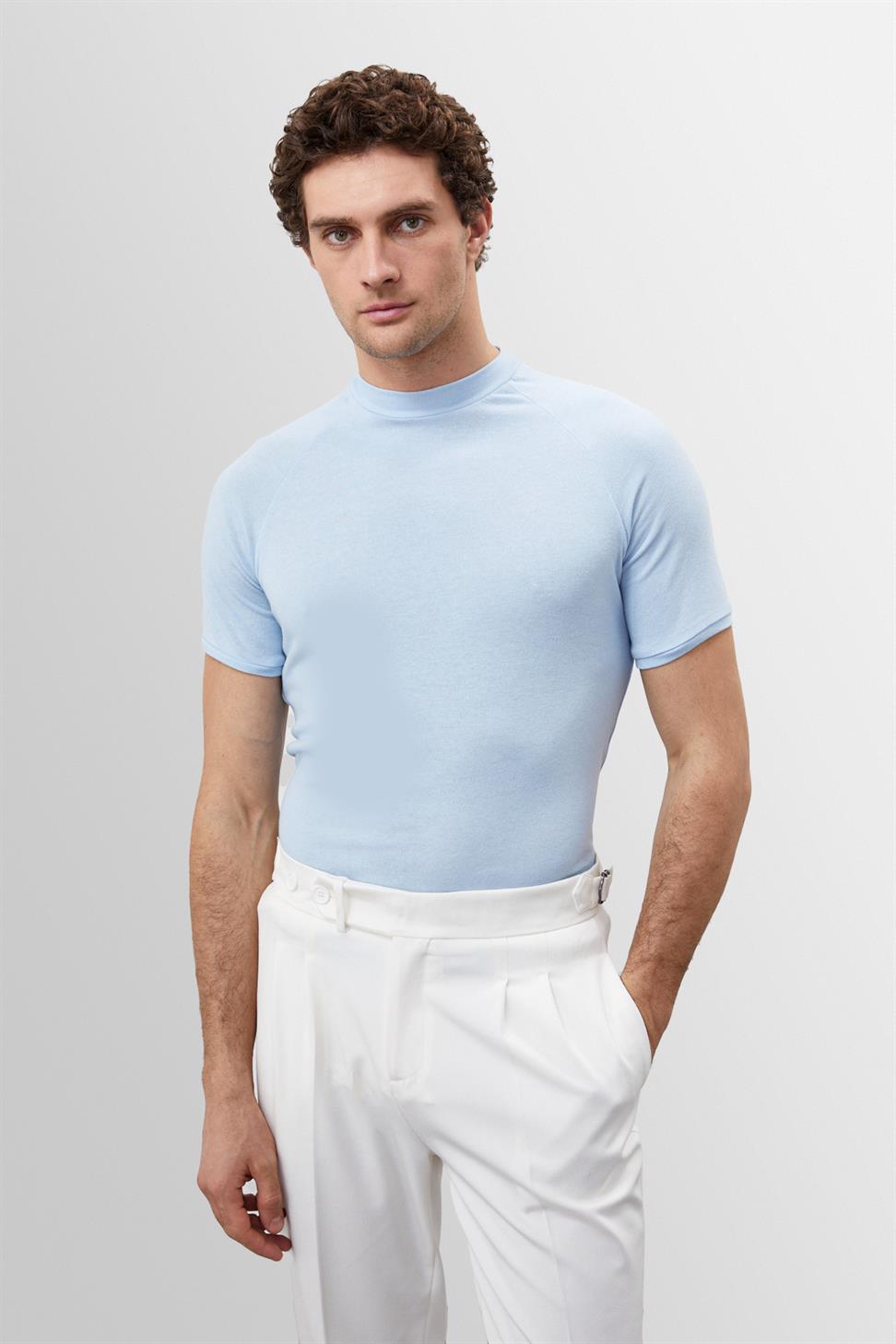 تي شيرت رجالي بقصة ضيقة وياقة دائرية