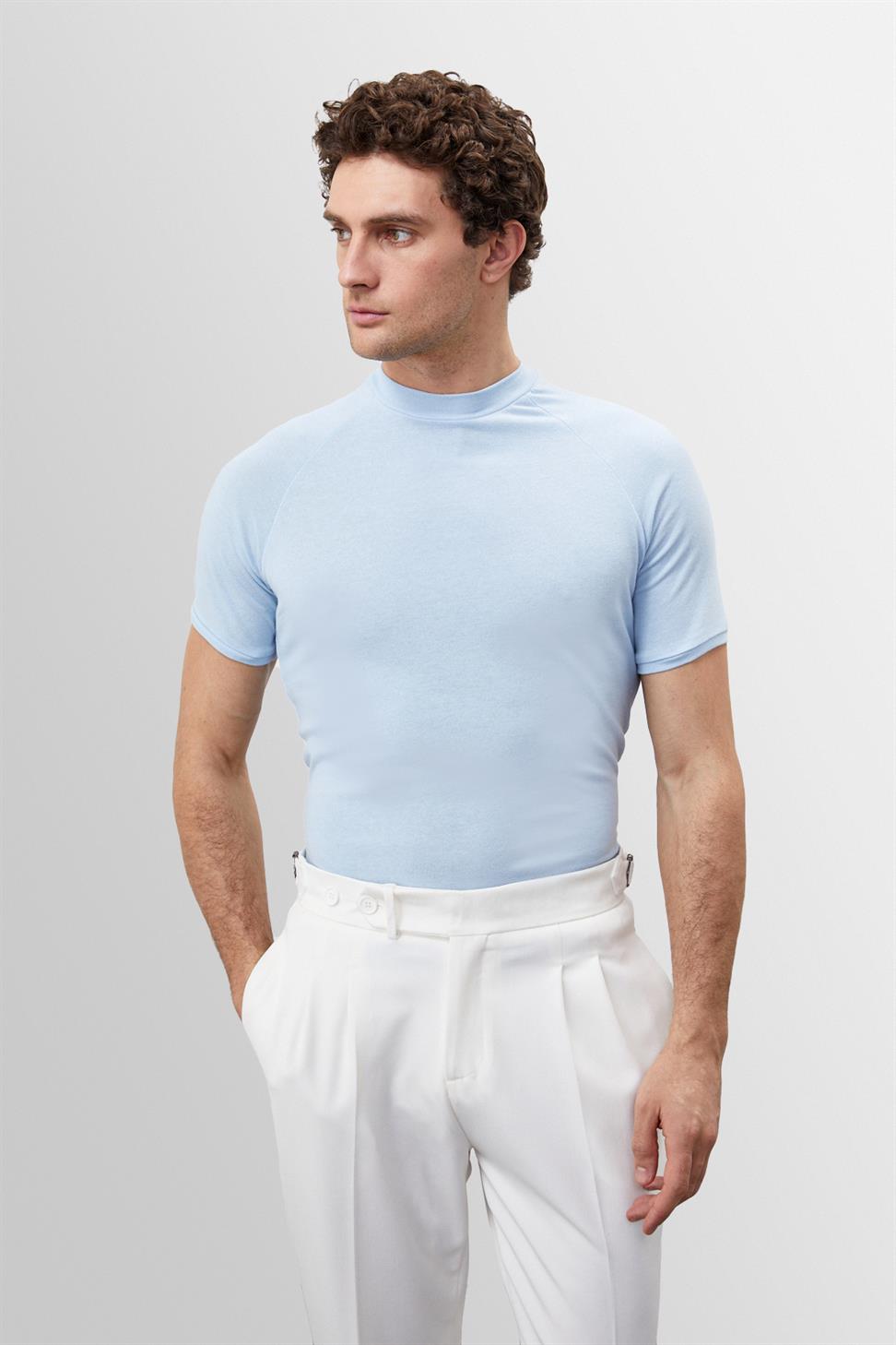 تي شيرت رجالي بقصة ضيقة وياقة دائرية