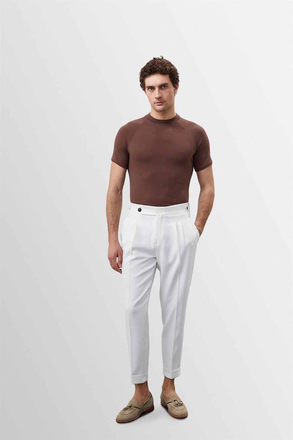 تي شيرت رجالي بقصة ضيقة وياقة دائرية