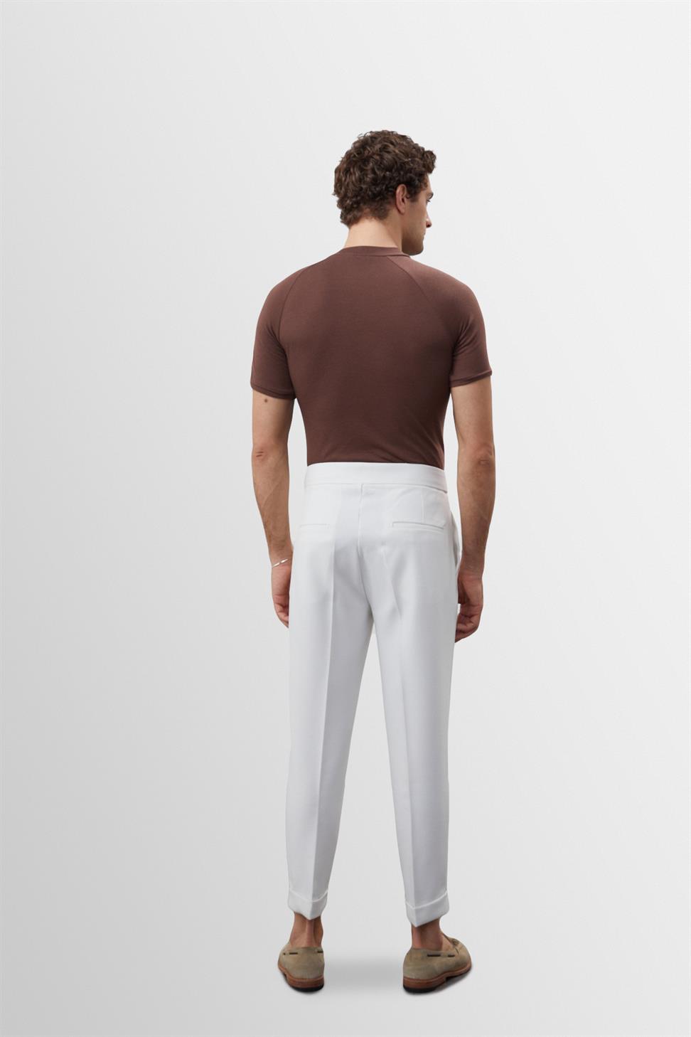 تي شيرت رجالي بقصة ضيقة وياقة دائرية