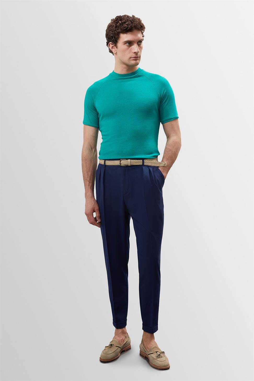 تي شيرت رجالي بقصة ضيقة وياقة دائرية