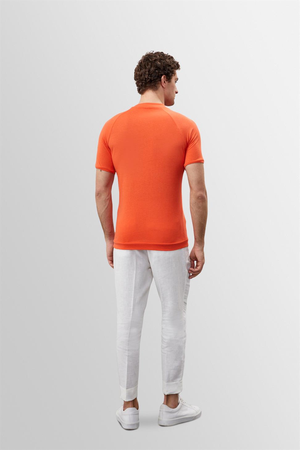 تي شيرت رجالي بقصة ضيقة وياقة دائرية