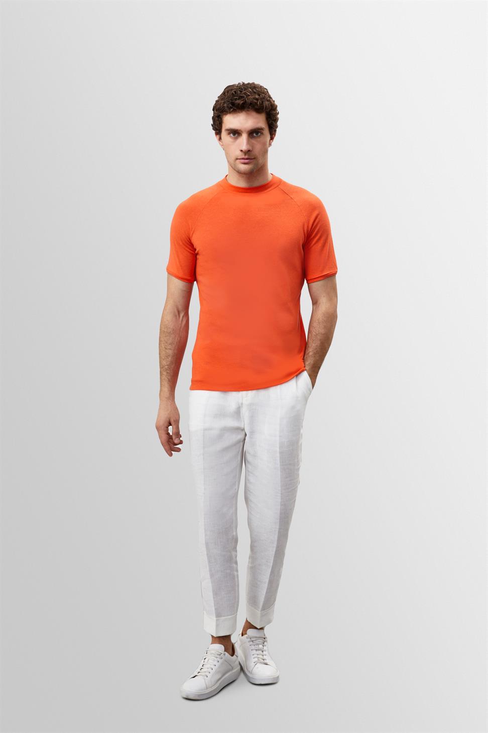 تي شيرت رجالي بقصة ضيقة وياقة دائرية