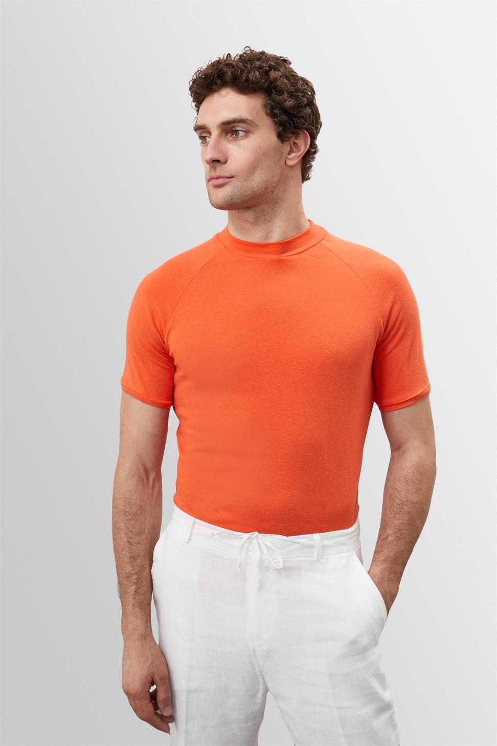 تي شيرت رجالي بقصة ضيقة وياقة دائرية