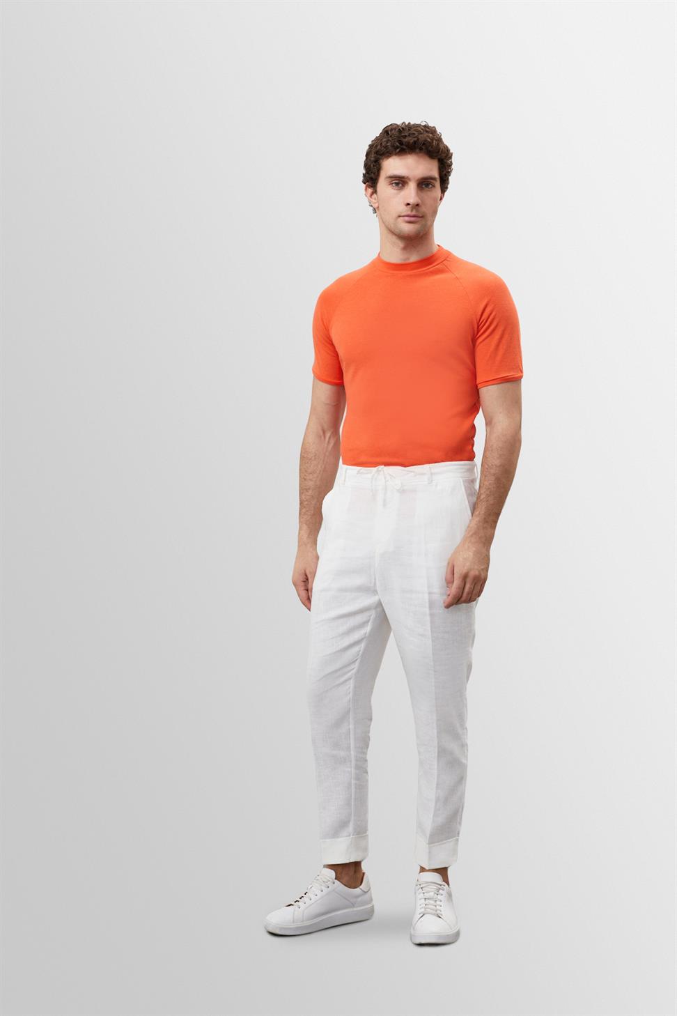 تي شيرت رجالي بقصة ضيقة وياقة دائرية