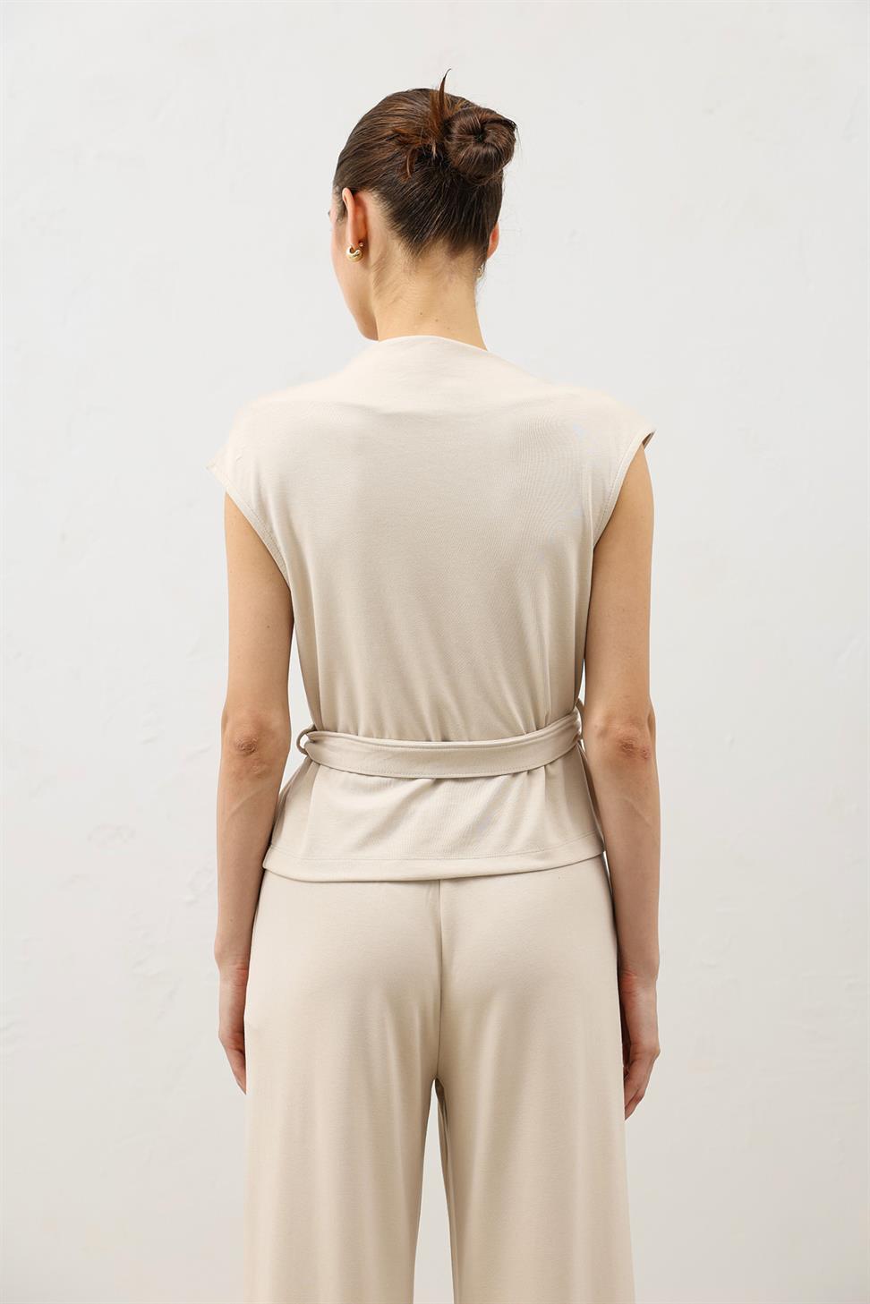 طقم نسائي بتفاصيل الكيمير