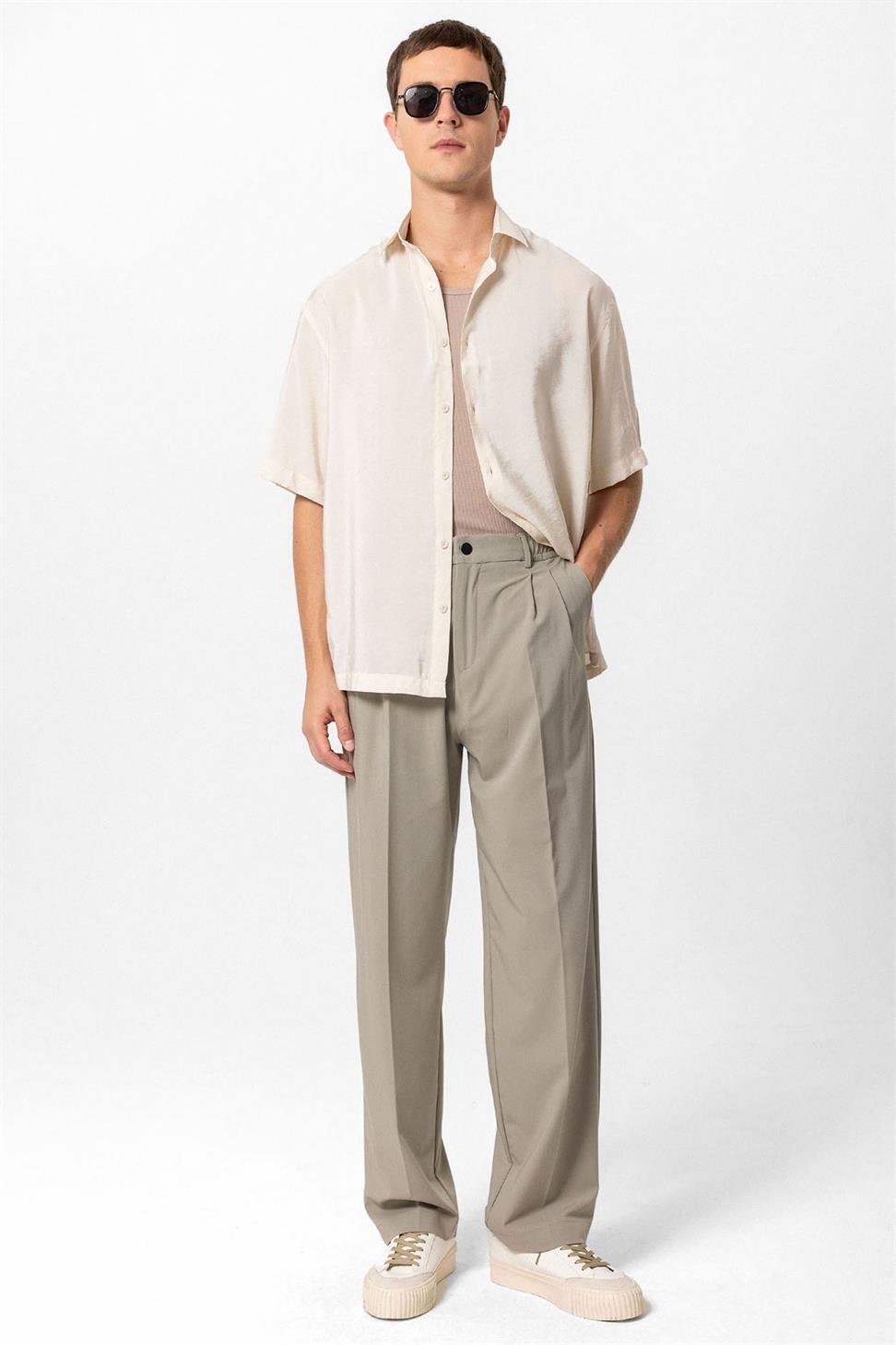 قميص رجالي بأكمام قصيرة مكشوف الأكمام