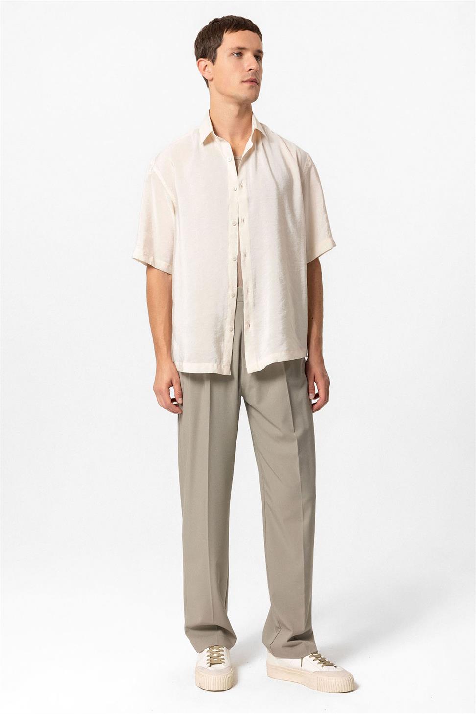 قميص رجالي بأكمام قصيرة مكشوف الأكمام