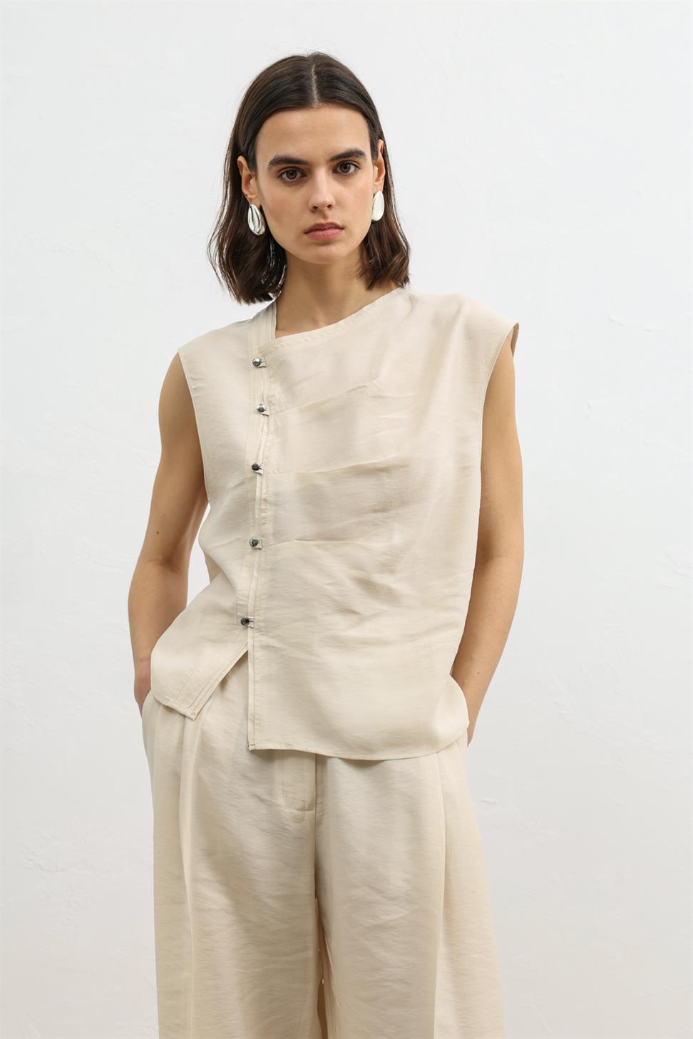 بلوزة نسائية بأزرار من مزيج الليوسيل