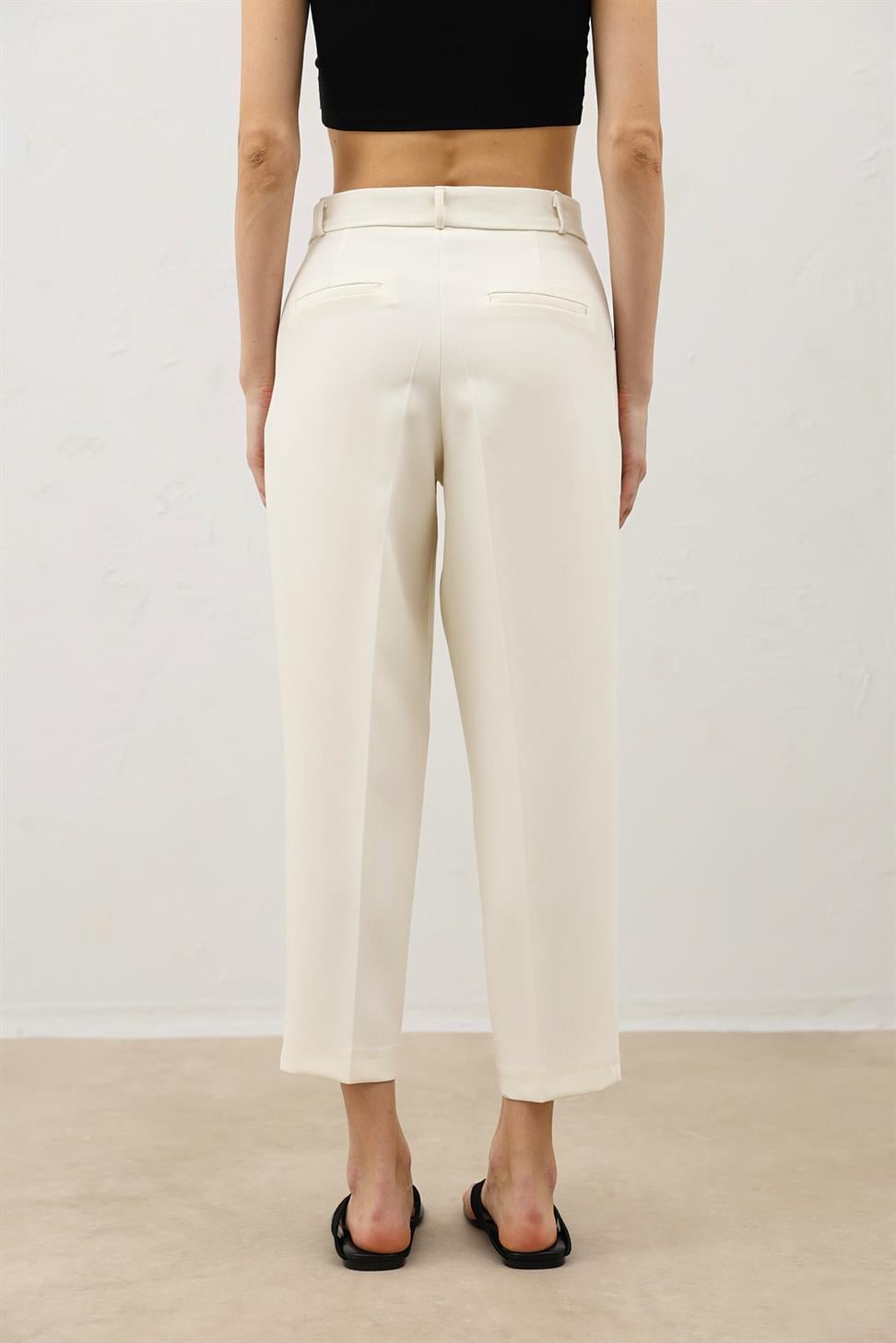 بنطلون نسائي بجيوب