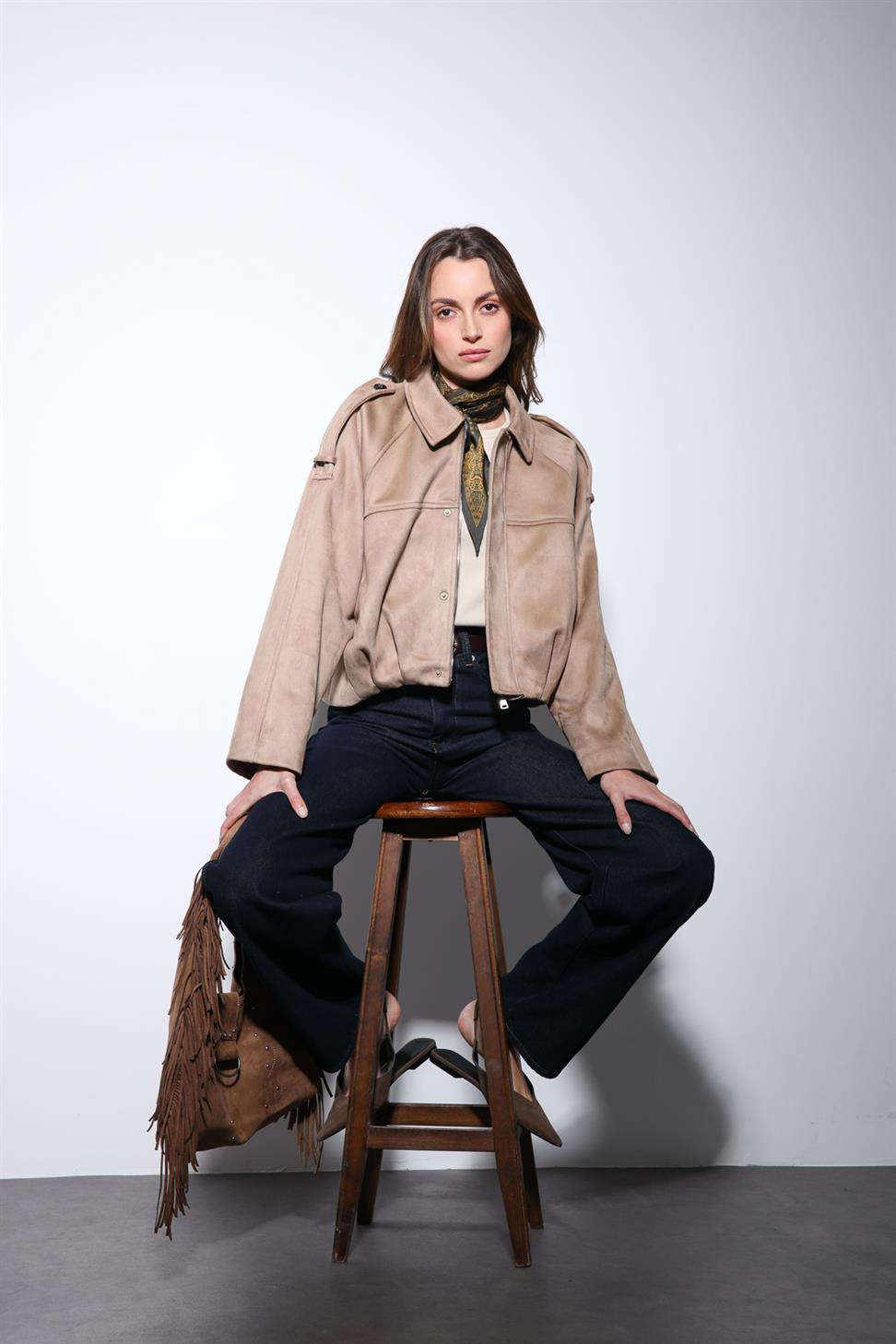 جاكيت بومبر للسيدات بمظهر الجلد المدبوغ