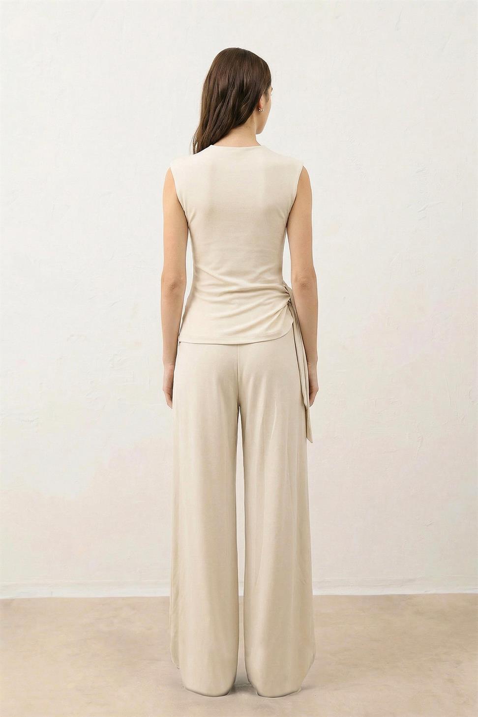 Womens Set with Buckle Detail