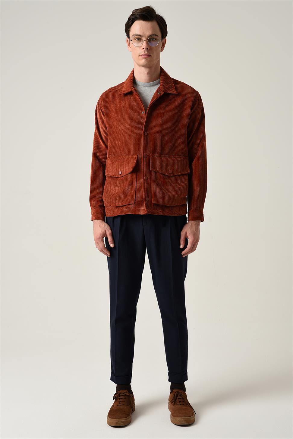 سترة قميص مخملية مع جيب للجيب