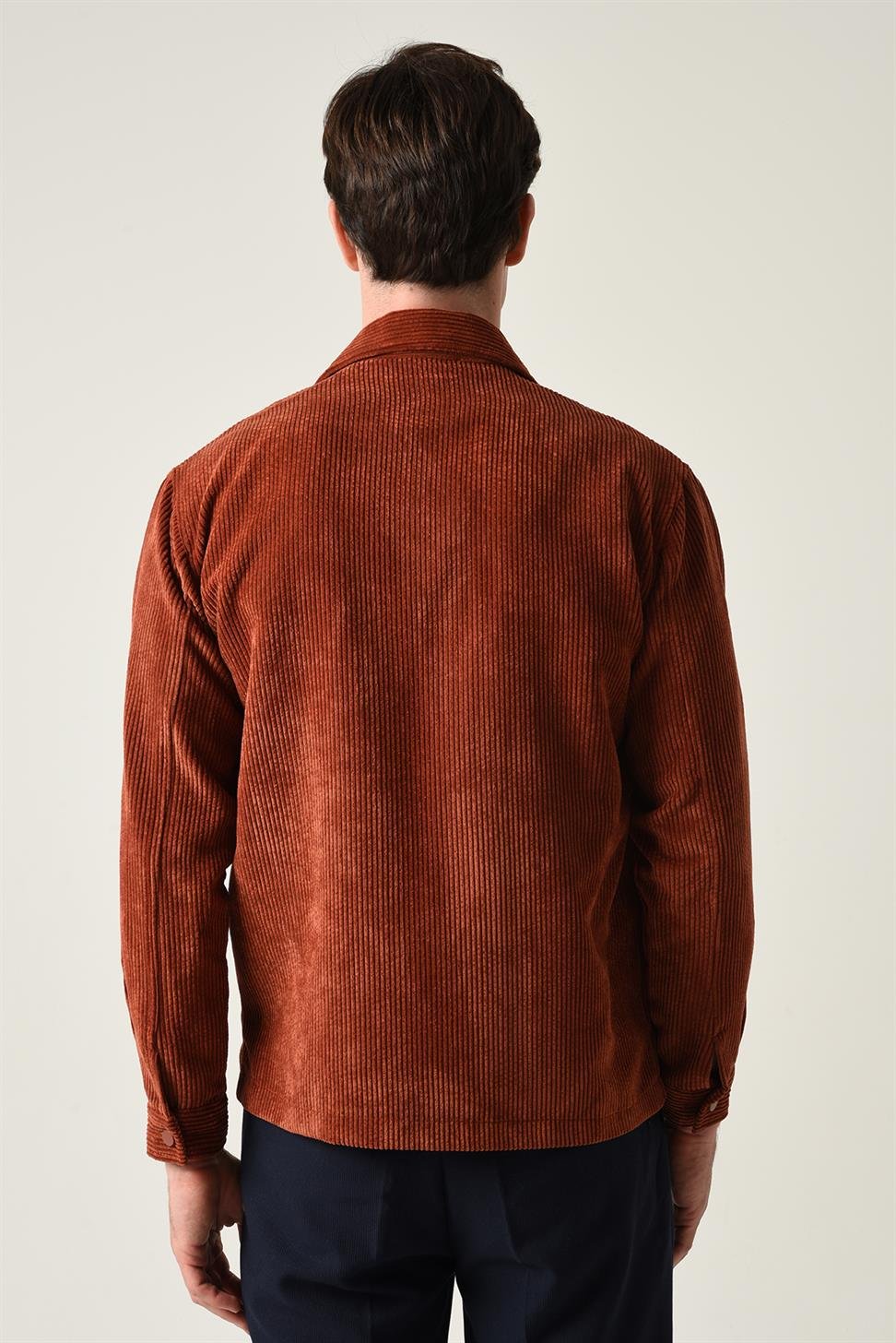 سترة قميص مخملية مع جيب للجيب