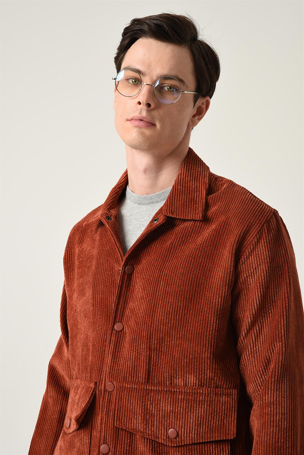 سترة قميص مخملية مع جيب للجيب