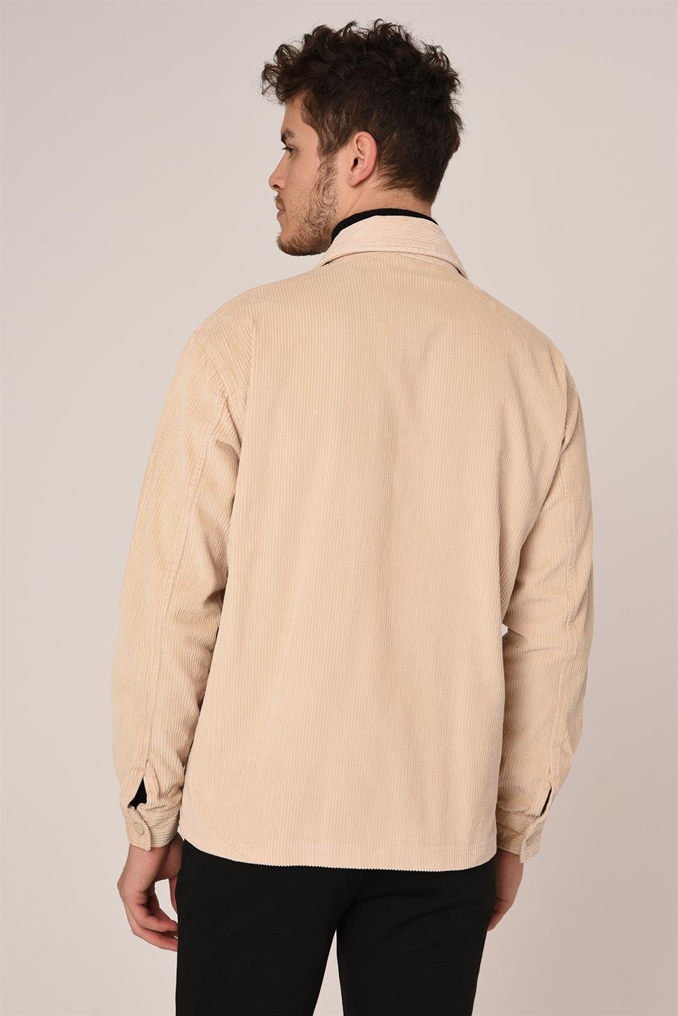 سترة قميص مخملية مع جيب للجيب