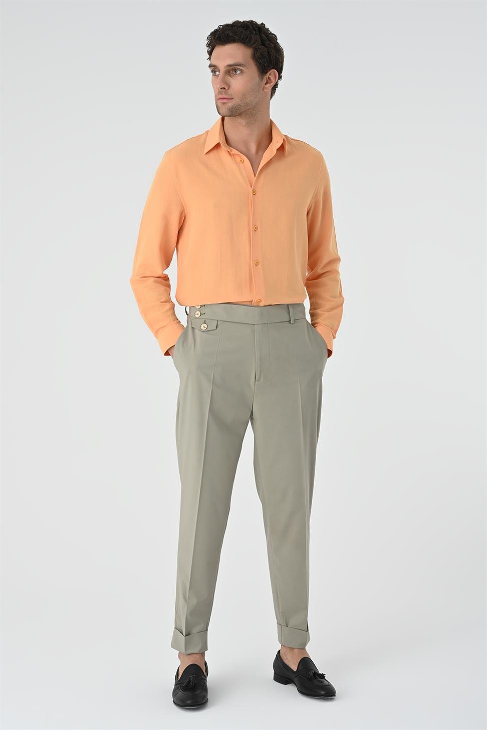 قميص كتان بأكمام طويلة