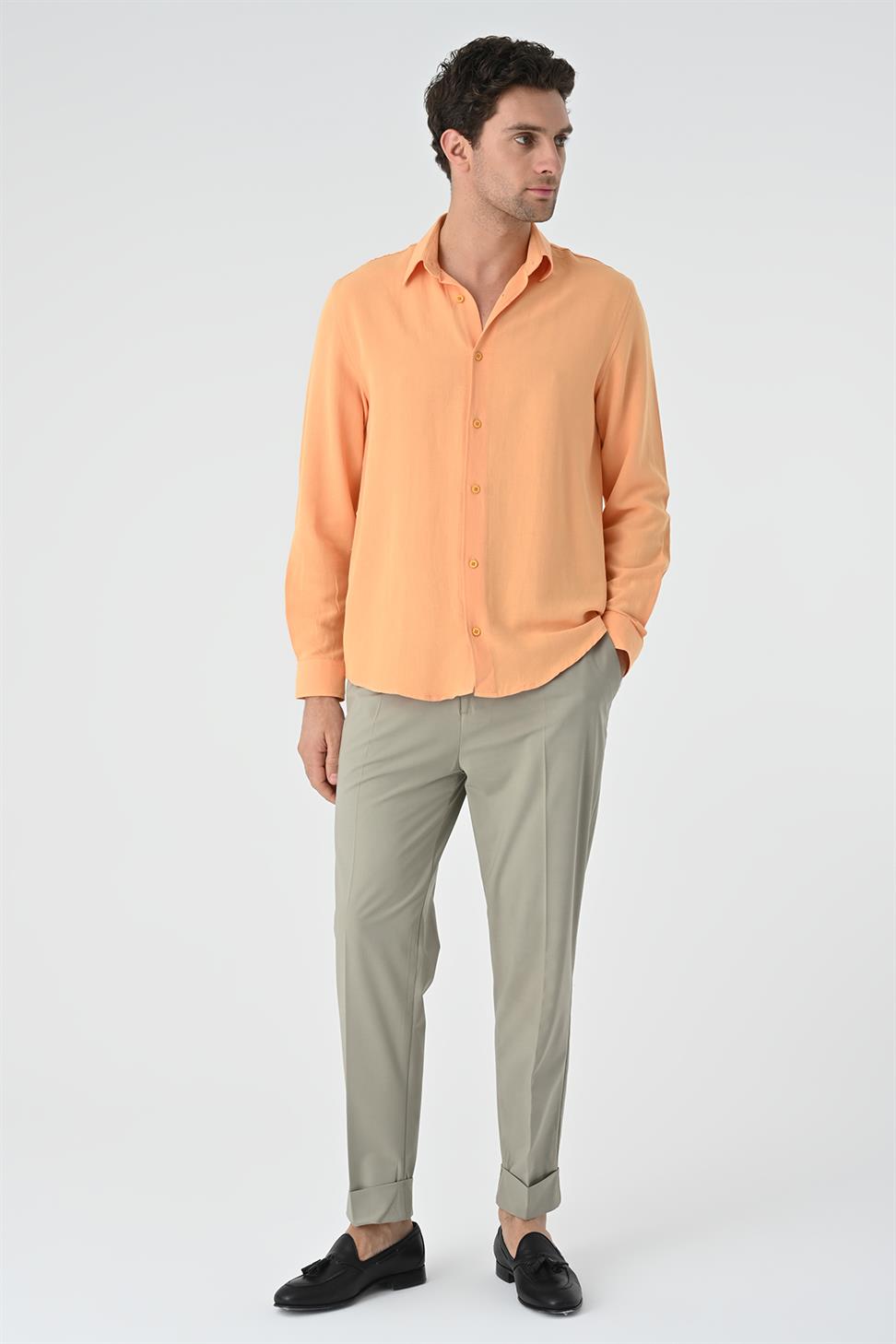 قميص كتان بأكمام طويلة