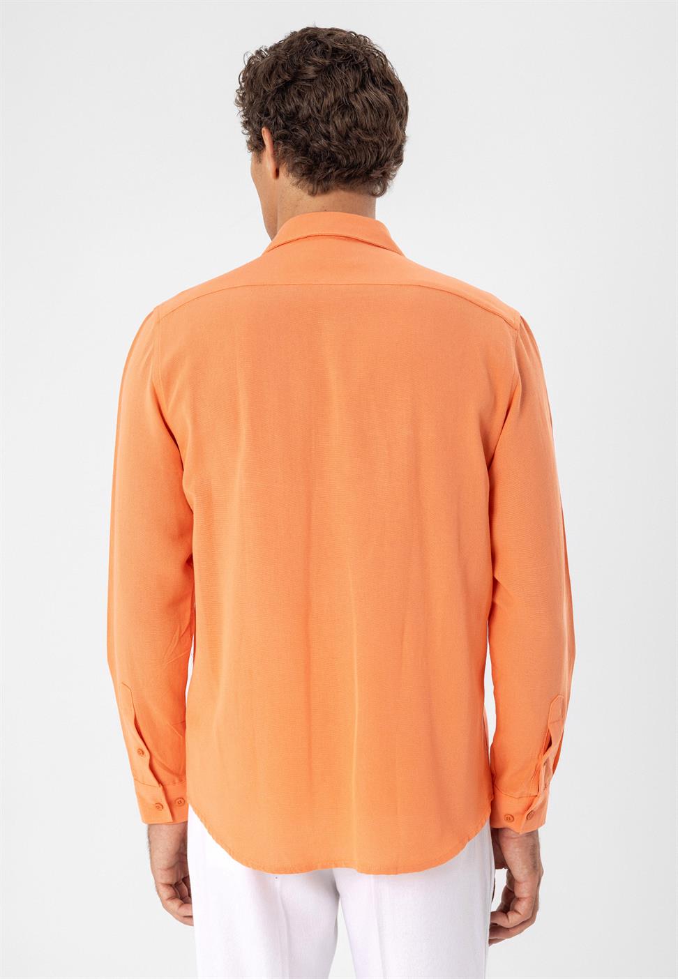 قميص كتان بأكمام طويلة