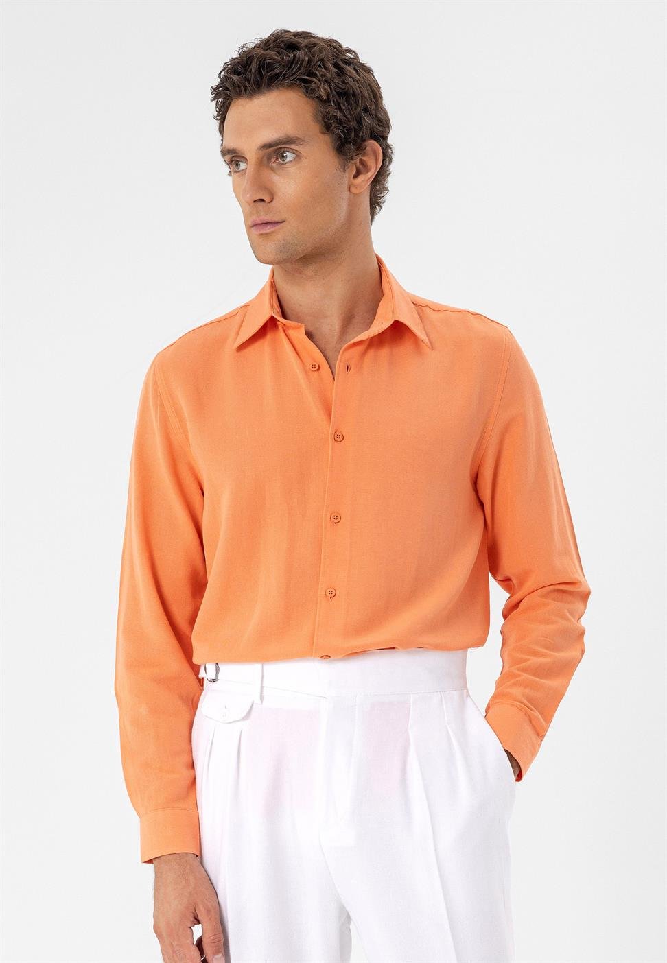 قميص كتان بأكمام طويلة