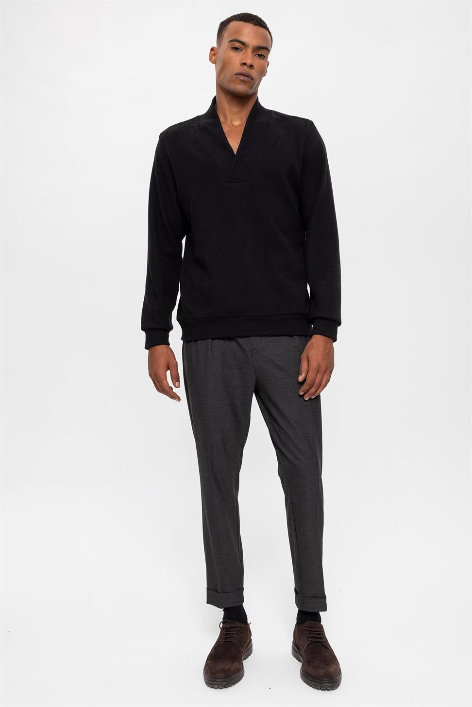 سترة رجالية برقبة على شكل حرف V