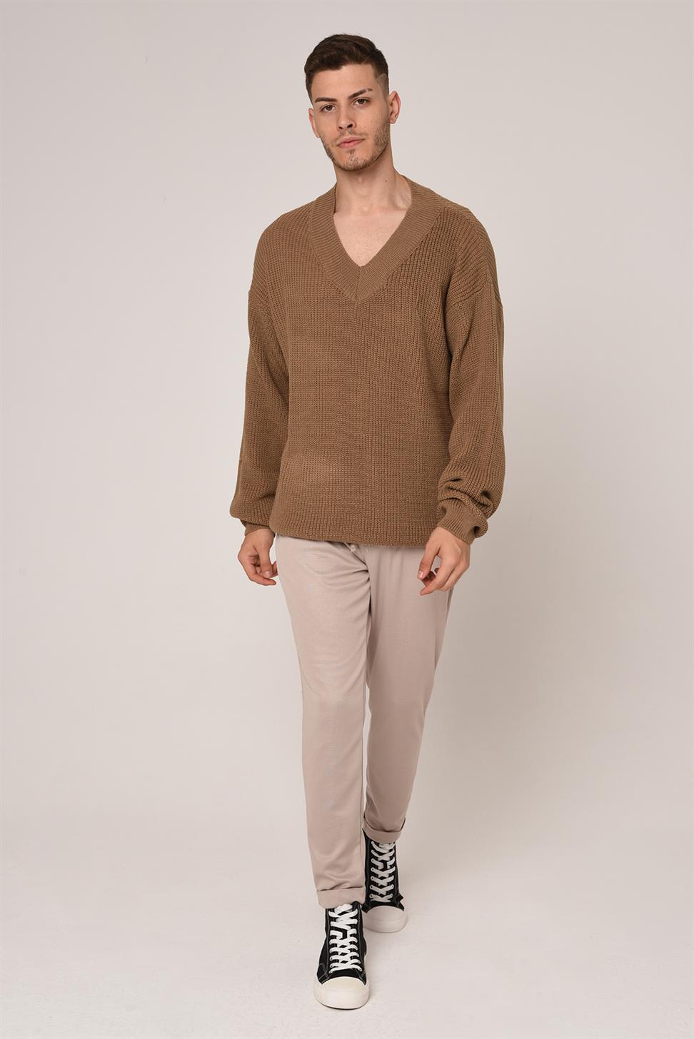 سترة تريكو متماسكة على شكل حرف V