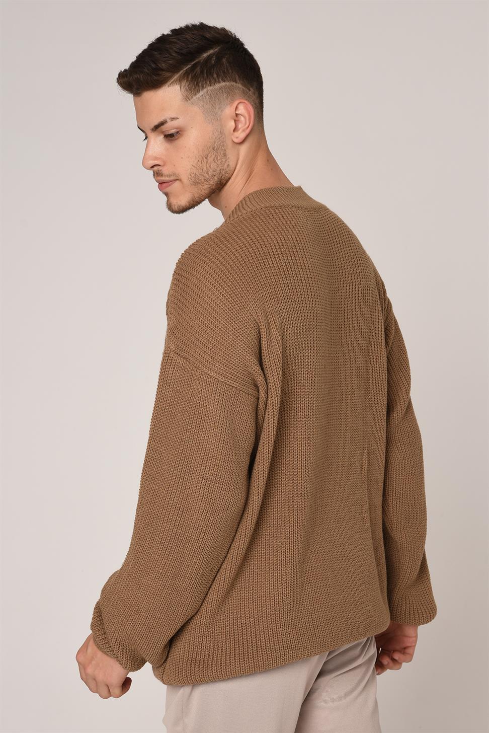 سترة تريكو متماسكة على شكل حرف V