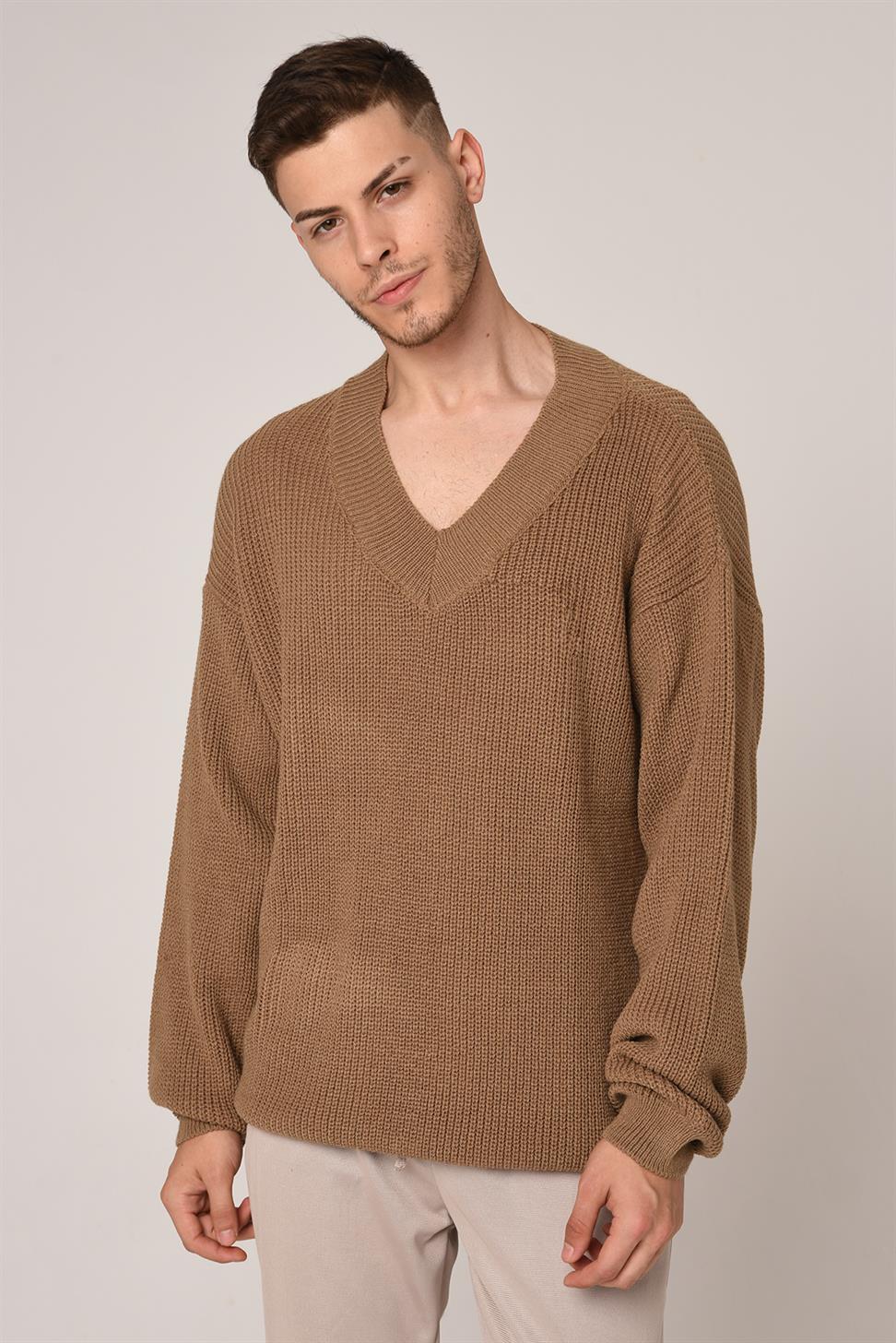 سترة تريكو متماسكة على شكل حرف V