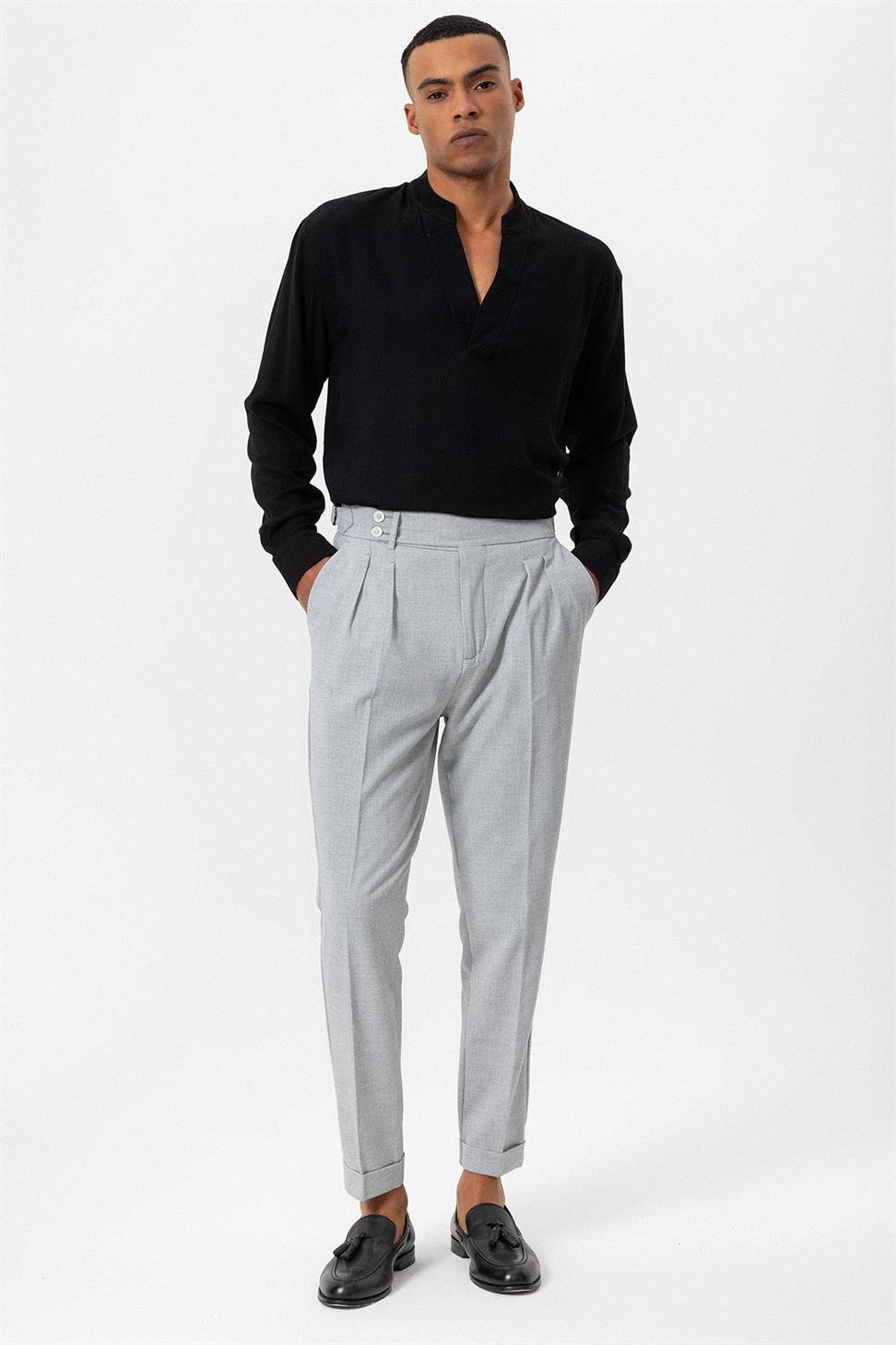 قميص رجالي بأكمام طويلة ورقبة على شكل حرف V