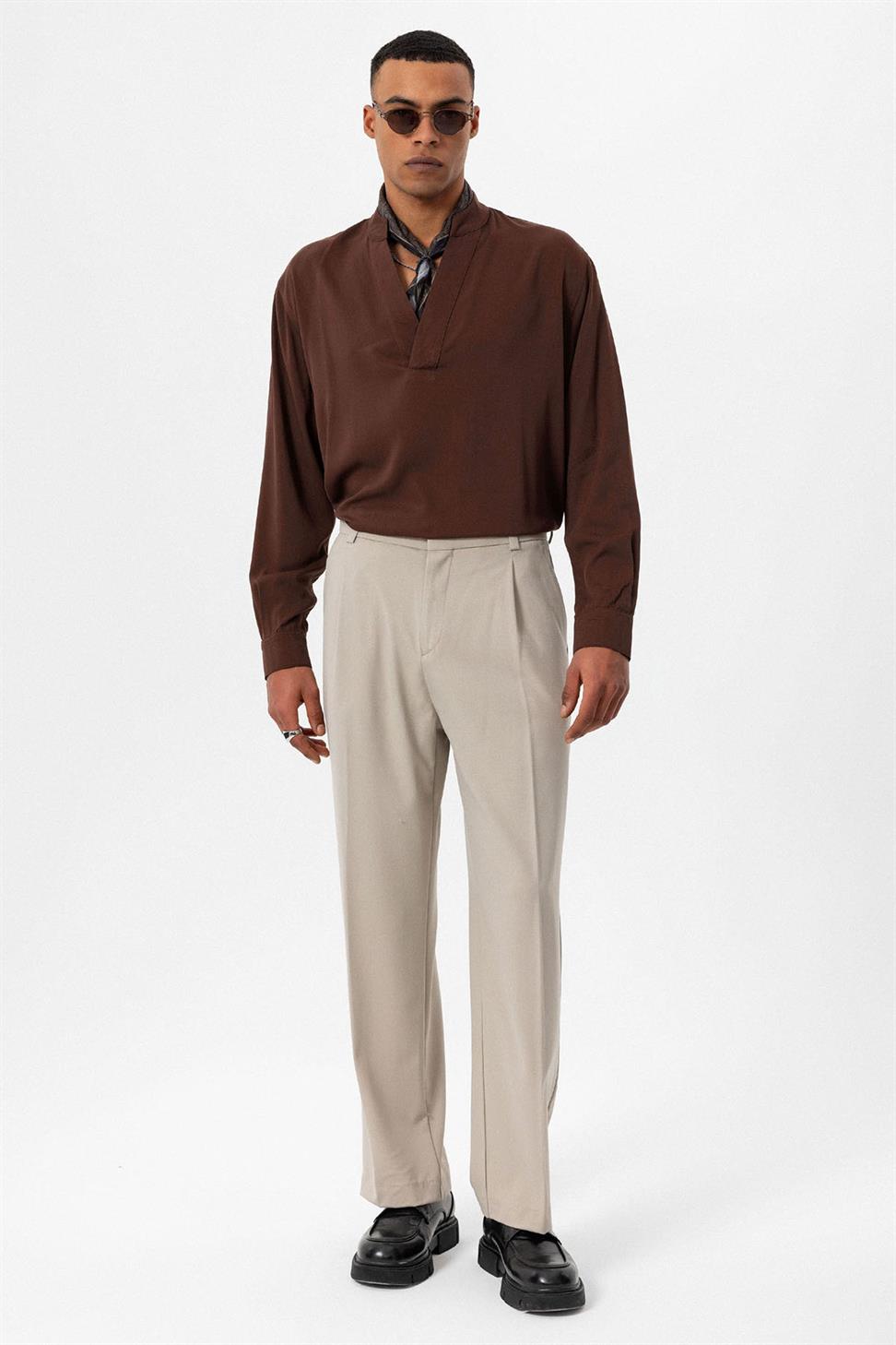 قميص رجالي بأكمام طويلة ورقبة على شكل حرف V