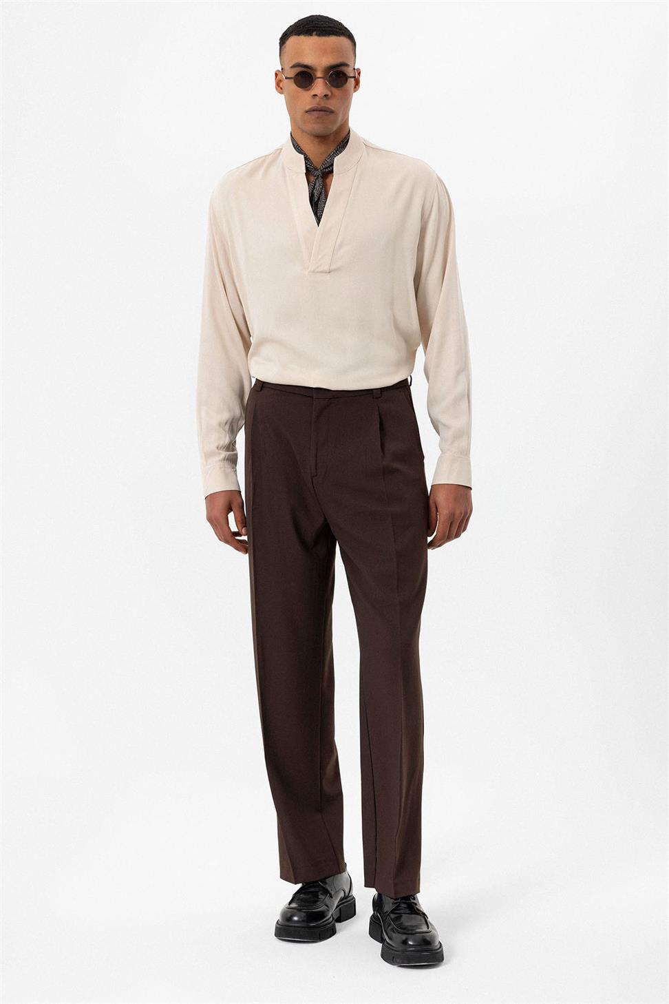 قميص رجالي بأكمام طويلة ورقبة على شكل حرف V