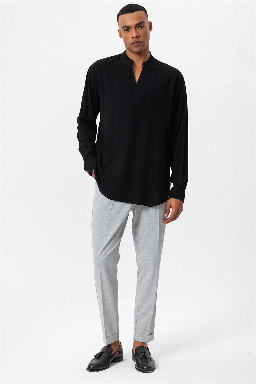 قميص رجالي بأكمام طويلة ورقبة على شكل حرف V