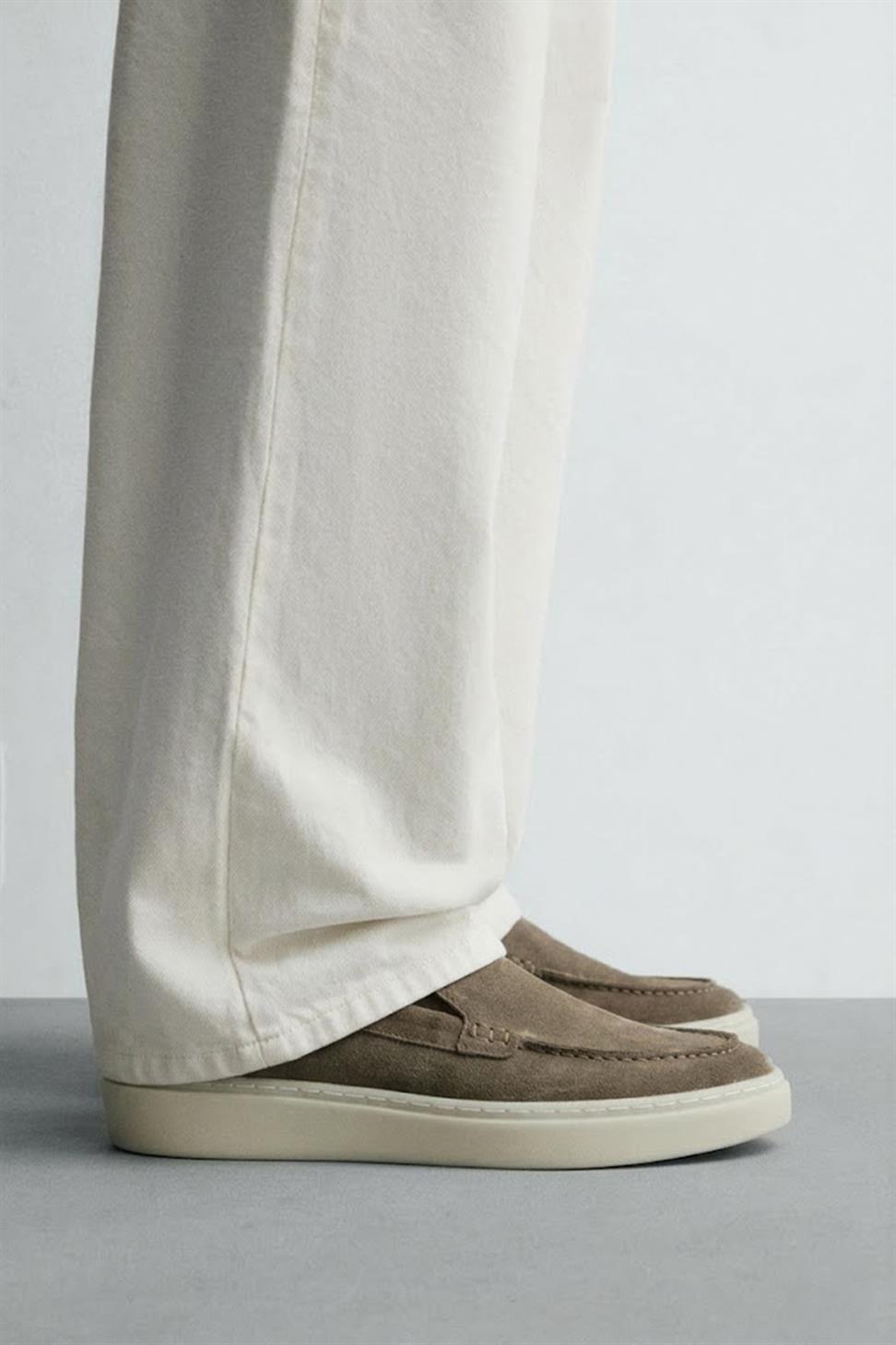 حذاء ماكوسين من جلد السويدي ذو مقدمة مخيطة