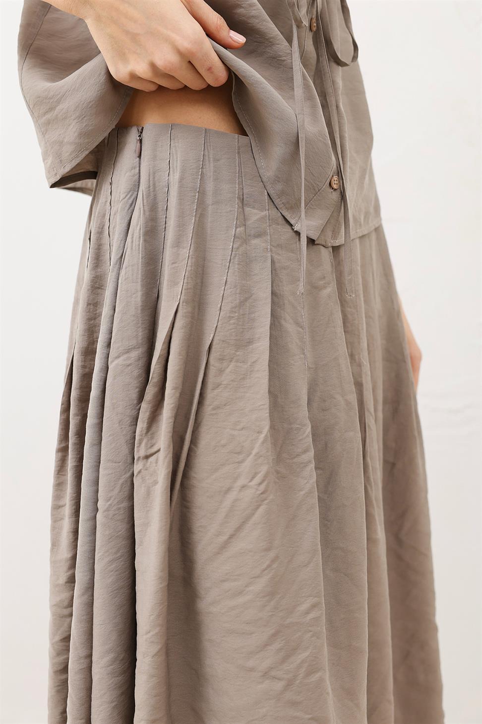 تنورة واسعة