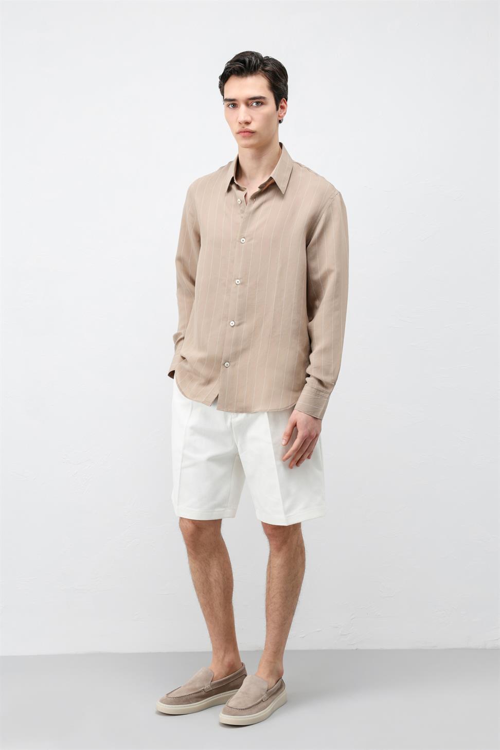 قميص رجالي مخطط من مزيج من الأقمشة